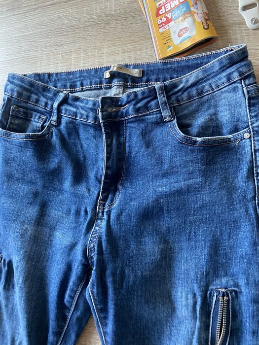 Сини дънки с дзипове