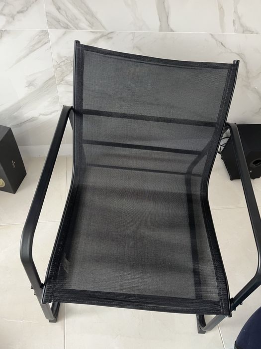 Градинска маса и столове (1 двоен и 2 единични)