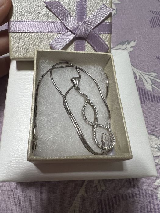 Сребърен синджир с висулка