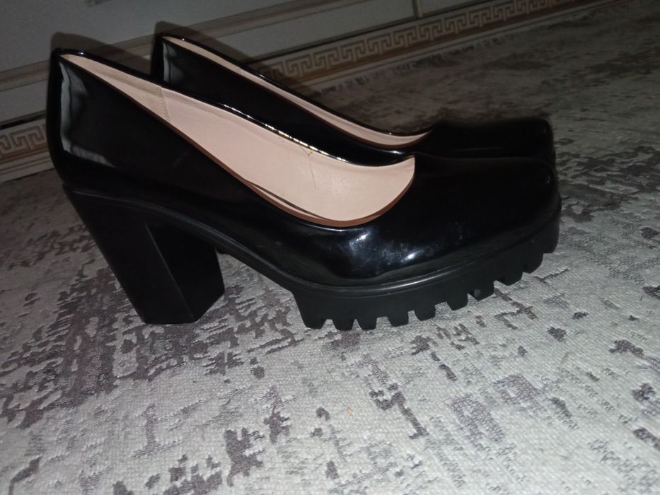 Продам туфли новые