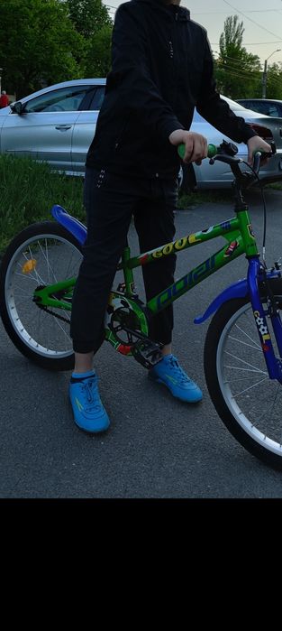 Vând bicicleta aproape noua