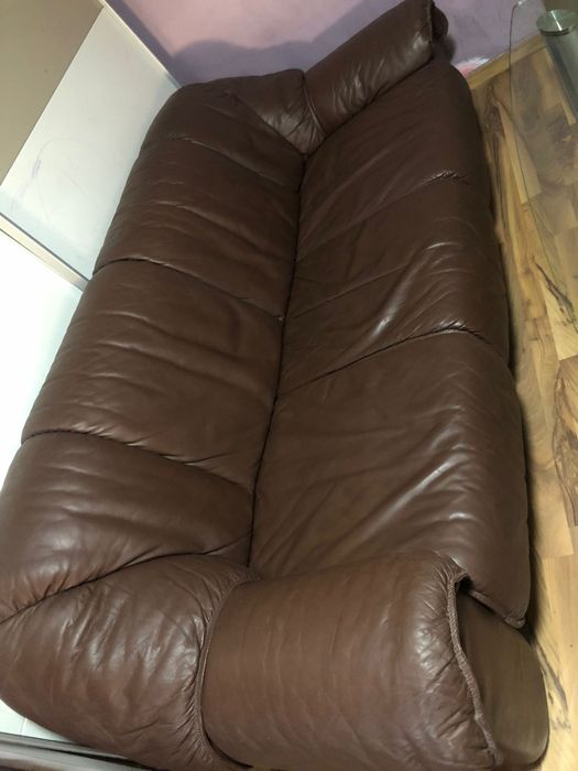 De vanzare  canapele piele + o masa sticla