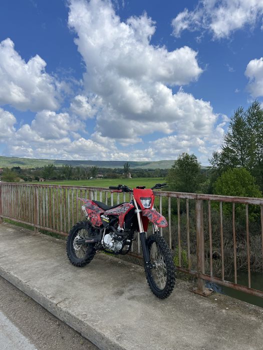 Cross 300 4T, 2026