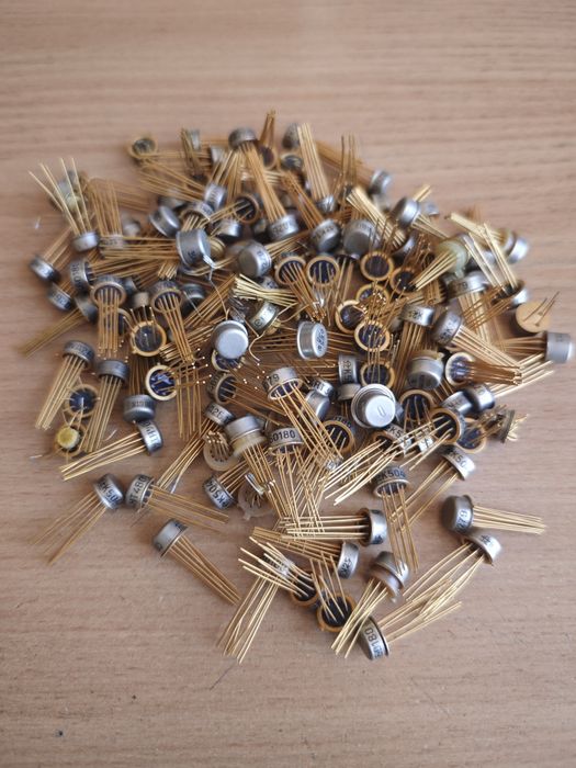 Принимаем радиодетали платы микросхемы