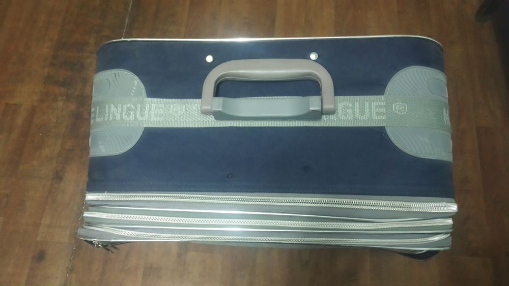 Продам чемодан отдам недорого