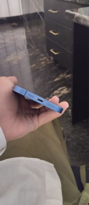 Срочно продам Айфон 13 синий