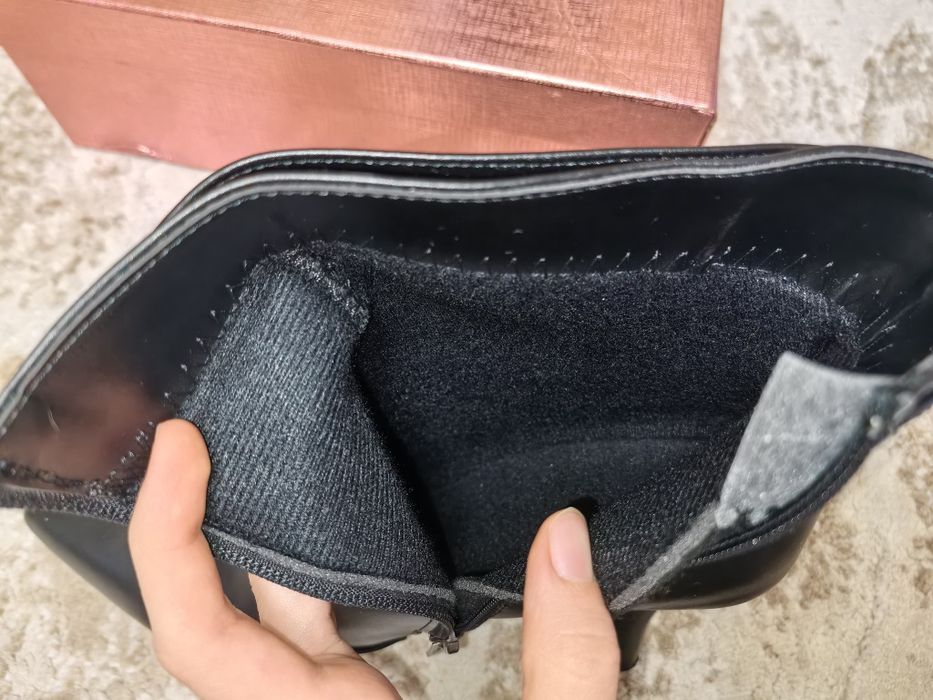 Yangi poshnali ayollar sapogi — kiyilmagan