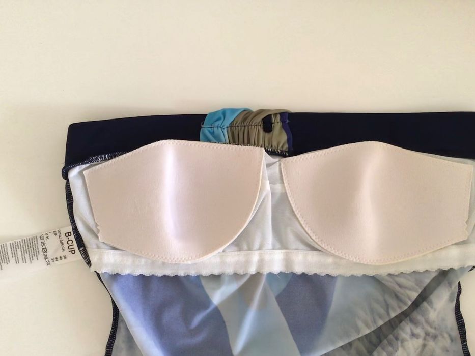 Дамски еднокомпонентен бански тип бандо. Нов