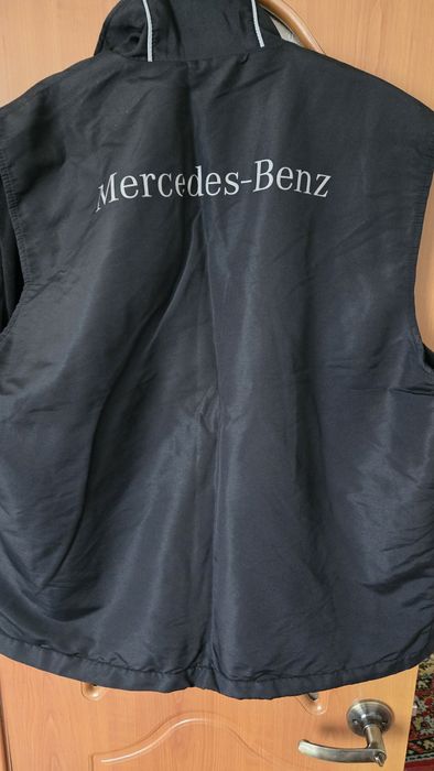 Продам жилетку Mercedes
