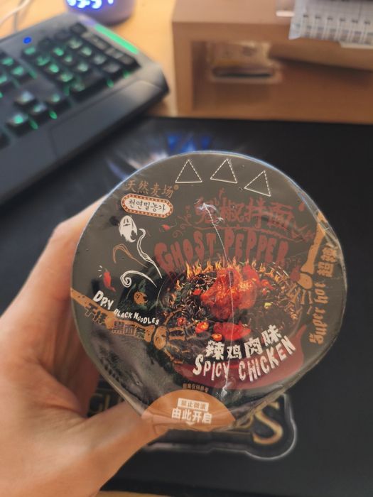 Очень острая лапша с перцем Ghost Pepper