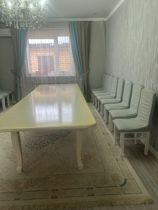 Продаётся стол со стульями