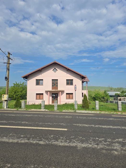 Casă de vanzare, detalii in privat