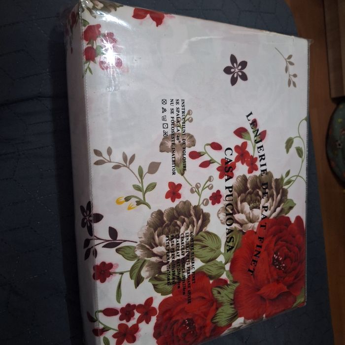 Lenjerie pat alb cu flori