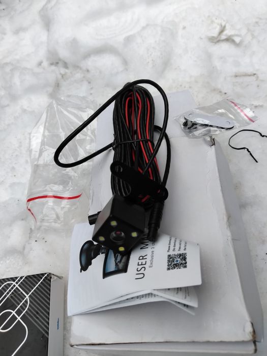 Vând două camere  video de masină noi la cutie