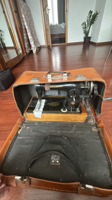 Продам швейную машинку