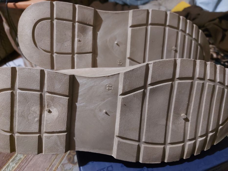 Кроссовки новые демисезонные