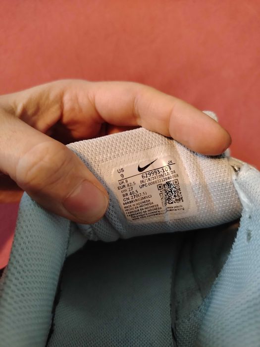 Vând crampoane și adidași