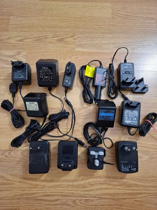 Alimentator Transformator Stabilizat 220V - 12V 2A, Negru