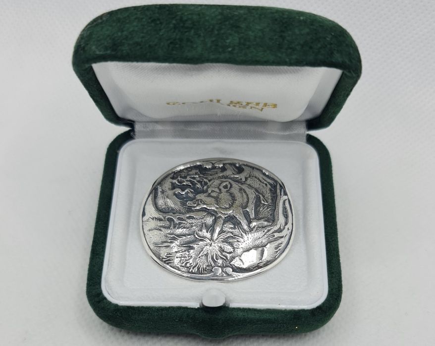 Podoabă de vânătoare din argint masiv unicat scenă cu mistreț