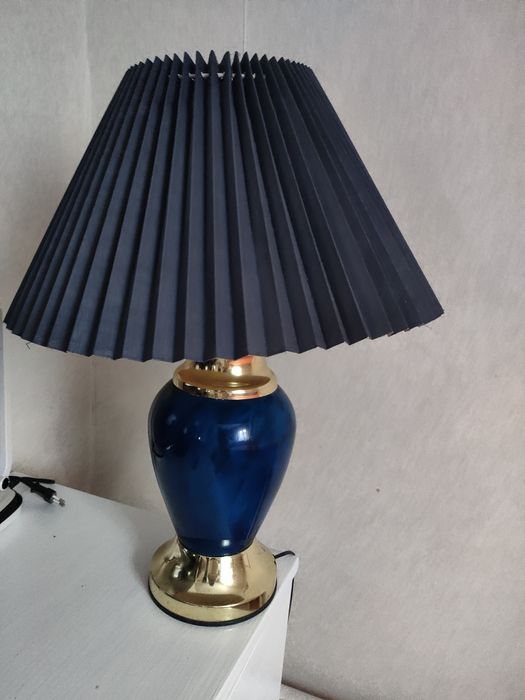 Продам настольную лампу