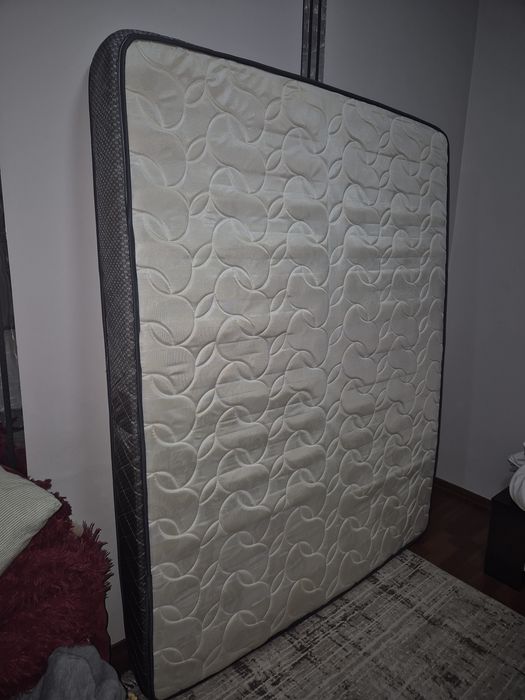 Матрас почти новый 160 * 200 см