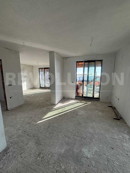 Двуетажна къща в с. Гурмазово