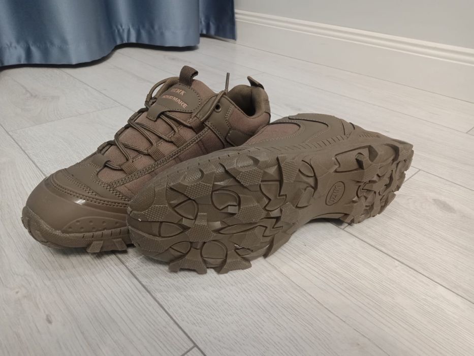 Продам военные кроссовки