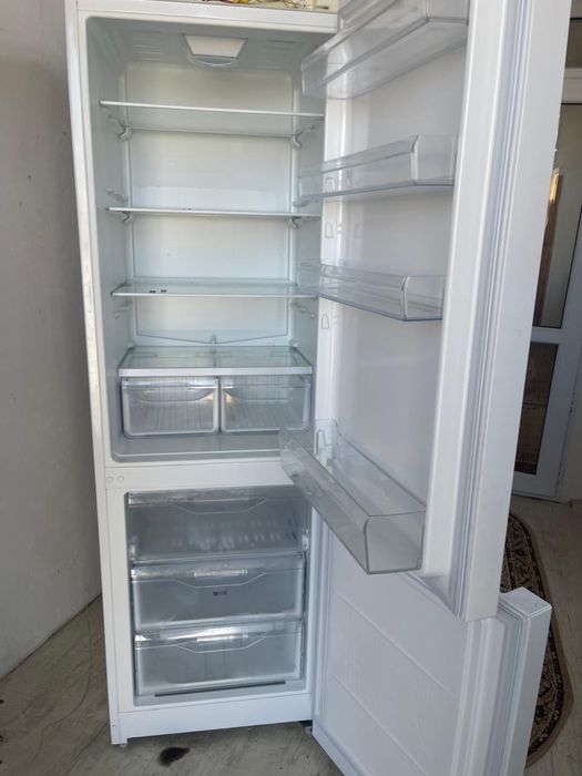 Продам хололдильник Индезит