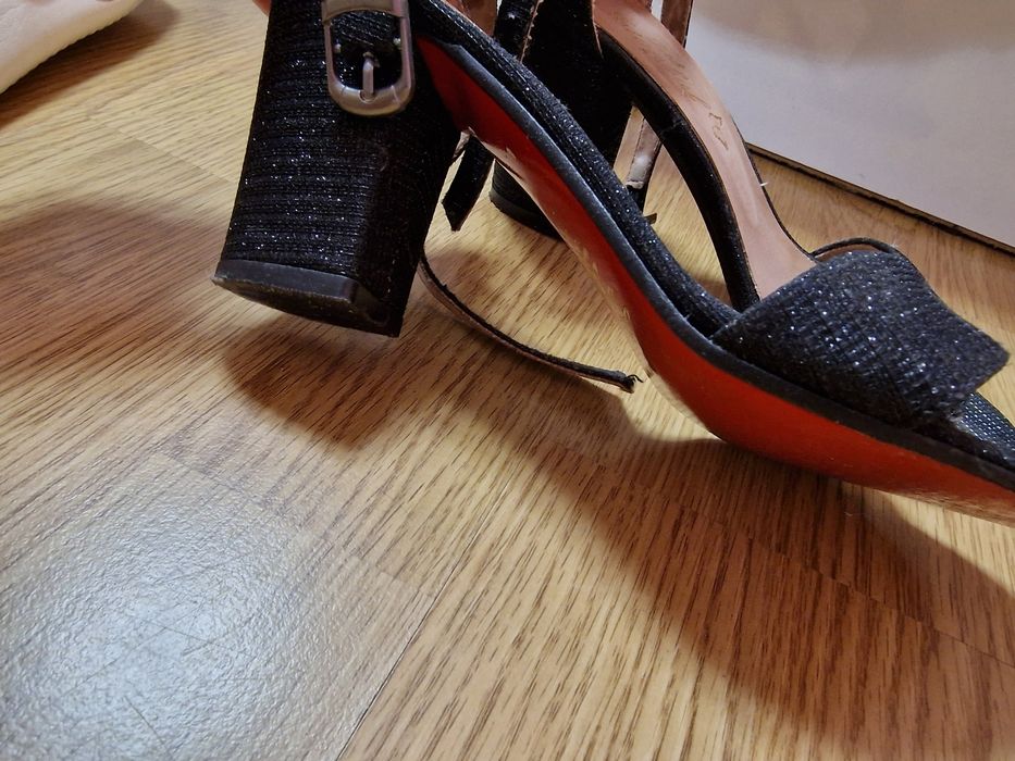 Черни блестящи токчета ( red bottoms )+ безплатна доставка