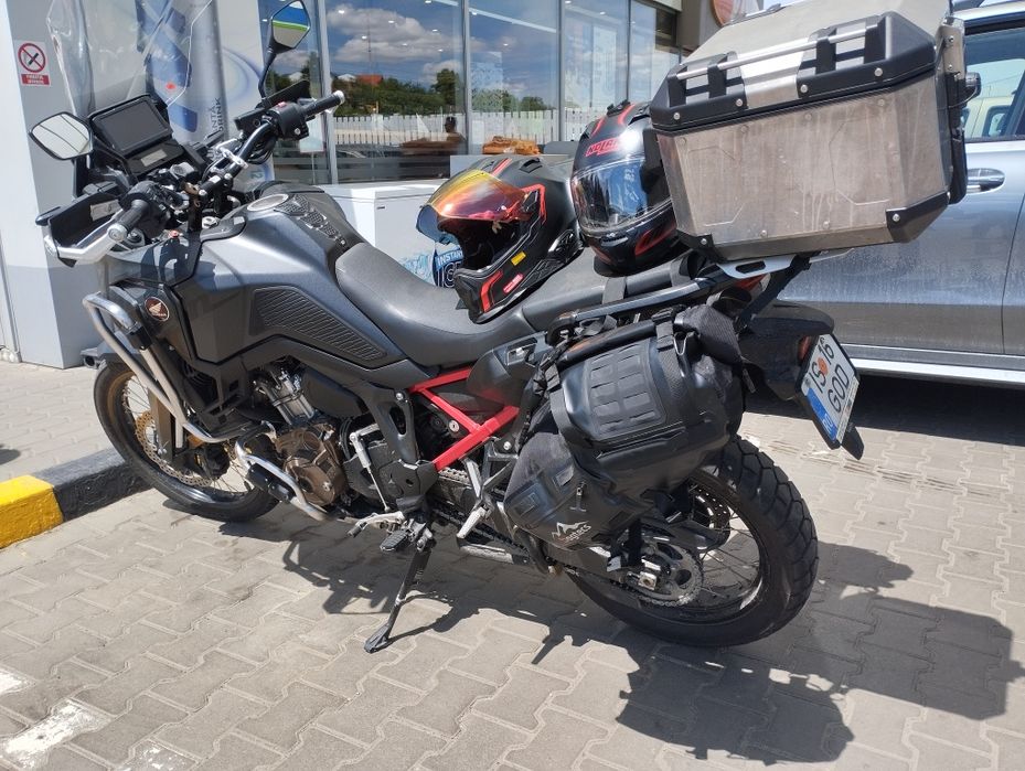 Honda Africa Twin CRF1100L 2022 – 14.000 km – Echipată – Stare excelentă