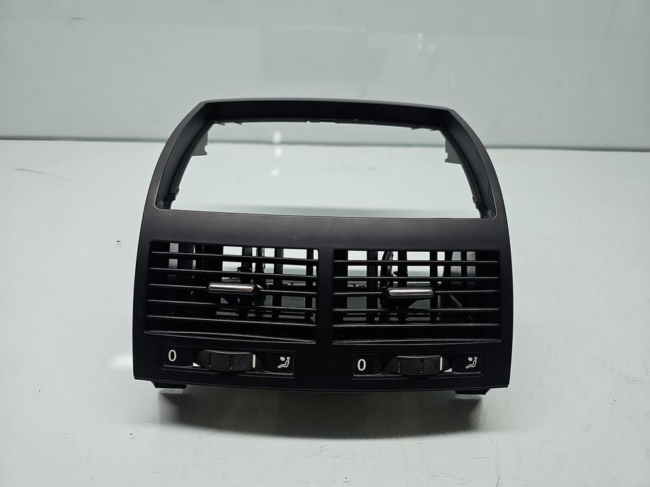 Grila aerisire centrala Volkswagen Touareg (7LA, 7L6) [Fabr 2003-2010]