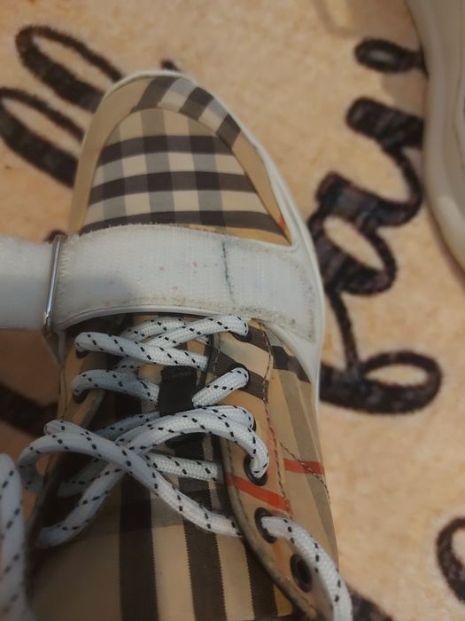 Adidasi burberry