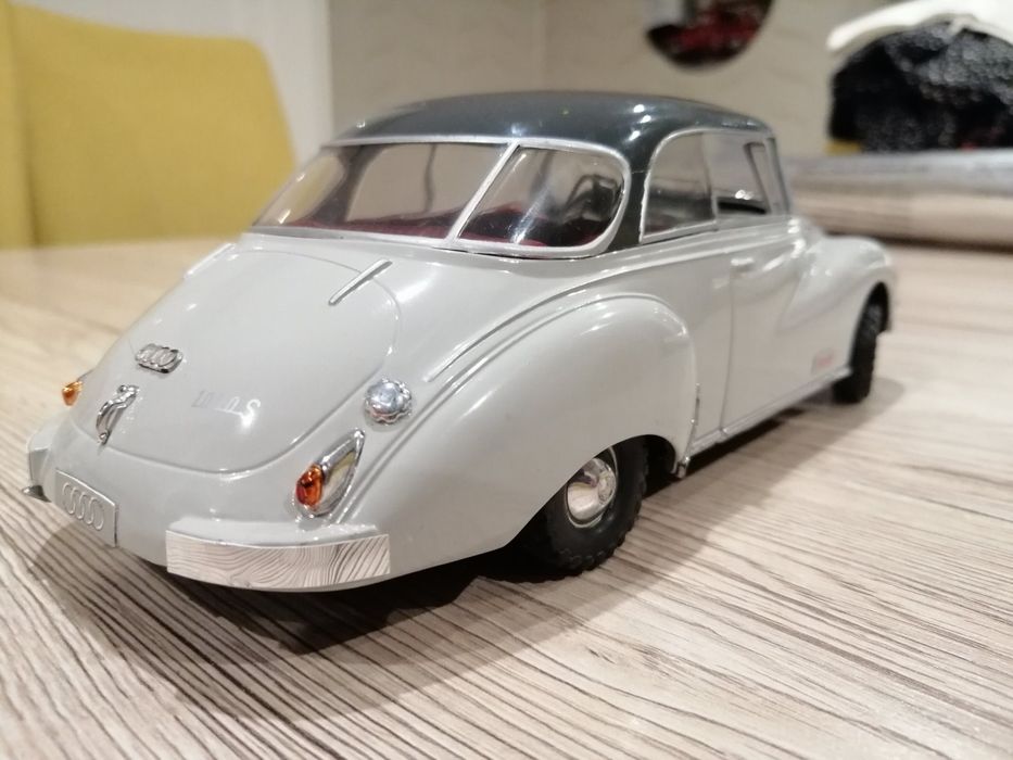 Колекционерска количка 1:18