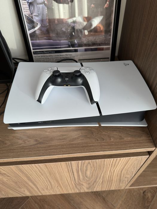 PS5 Slim + две игры