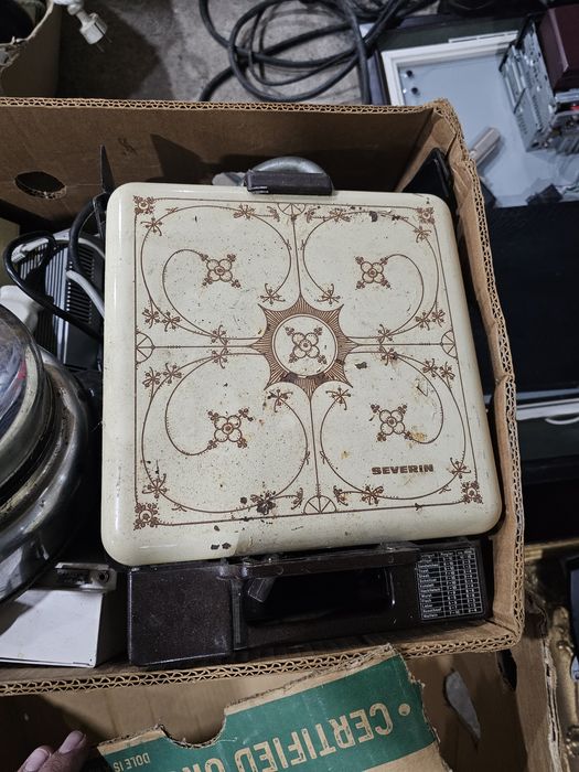 Гофретник и Тостер