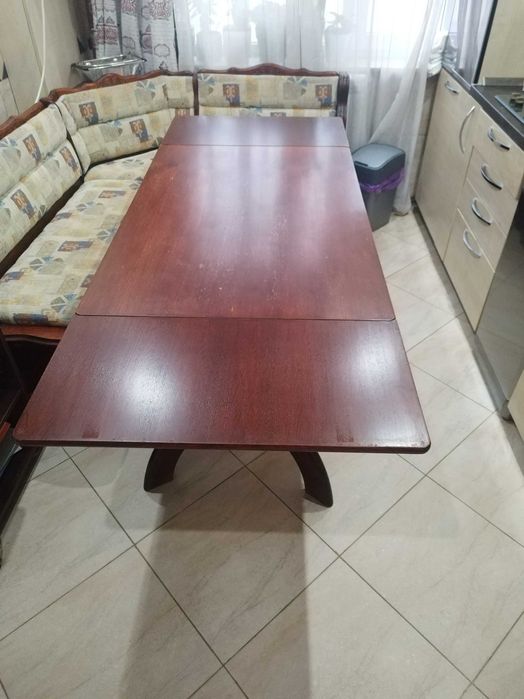 Set mobilier bucătărie: colțar + masă extensibilă + 2 scaune