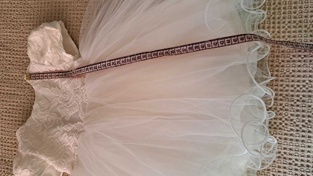 Рокля за повод с тюл и дантела