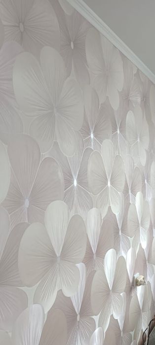 Поклейка обоев и галтели