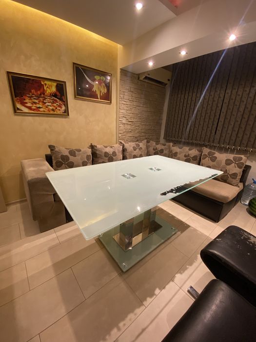 Стъклена кухненска маса