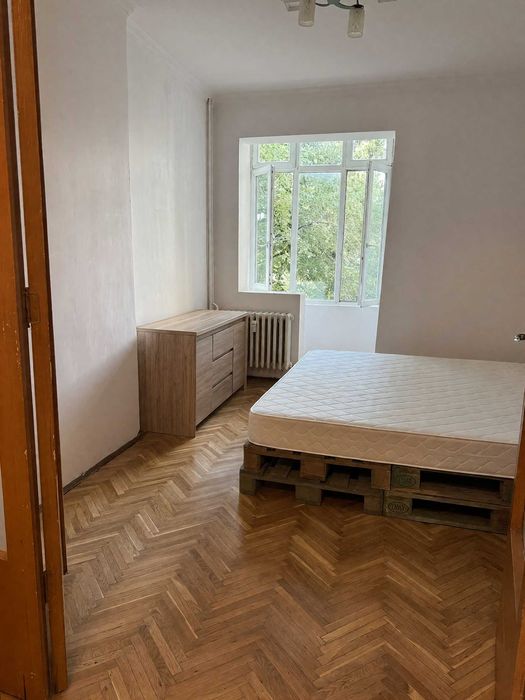 Дава се под наем Тристаен апартамент в София, Център - 75 кв.м за 750 € - Снимка #2