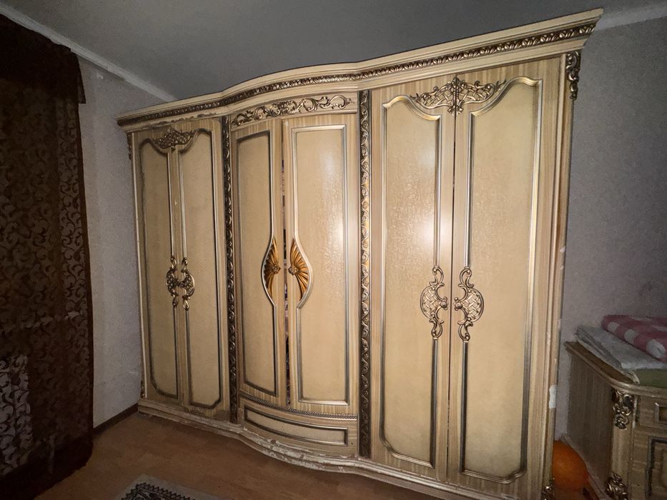 Спалный шкаф полки