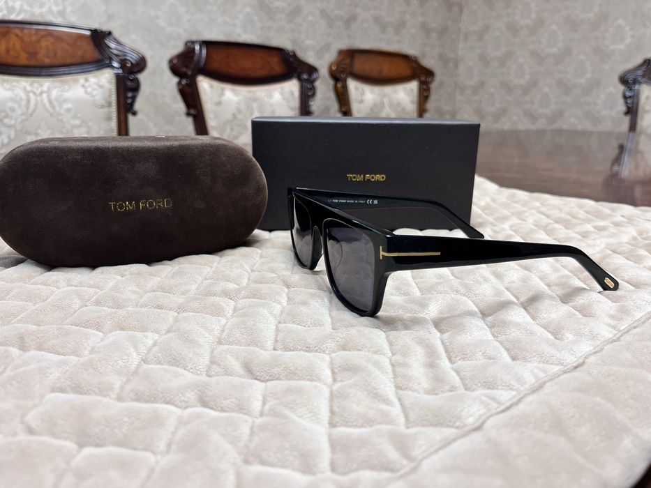Солнцезащитные очки Tom Ford