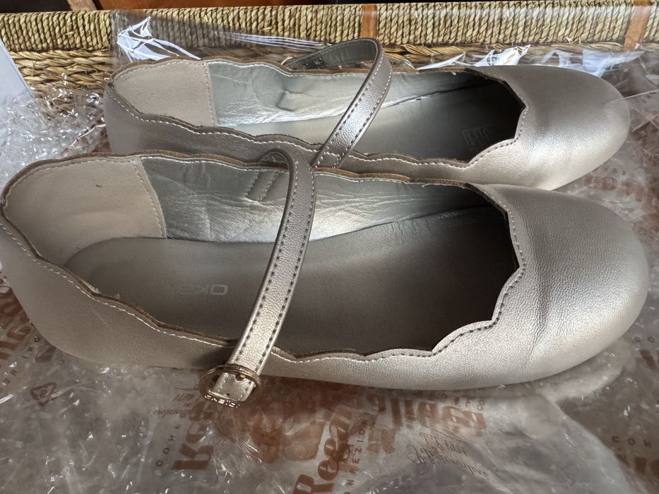 Златисти обувки Окайди и маратонки nelli blue 34