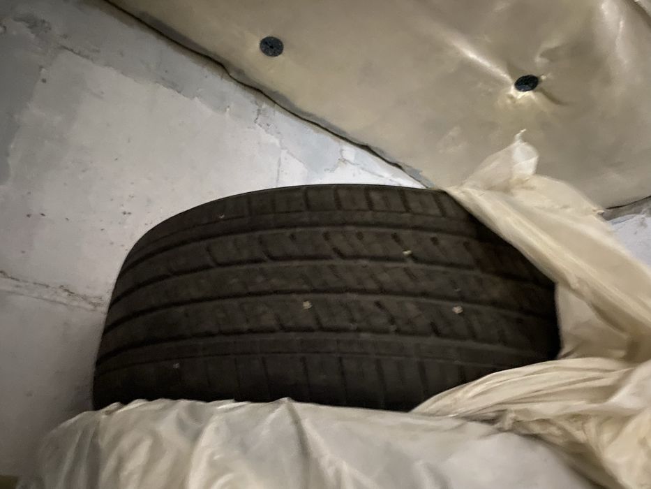Продам шины bridgestone r20 245/50