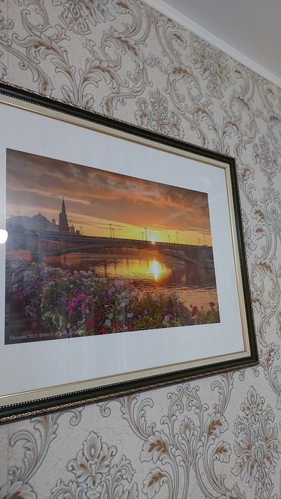 Продаётся  картинная рама со стеклом (можно без картины)  размером 87×