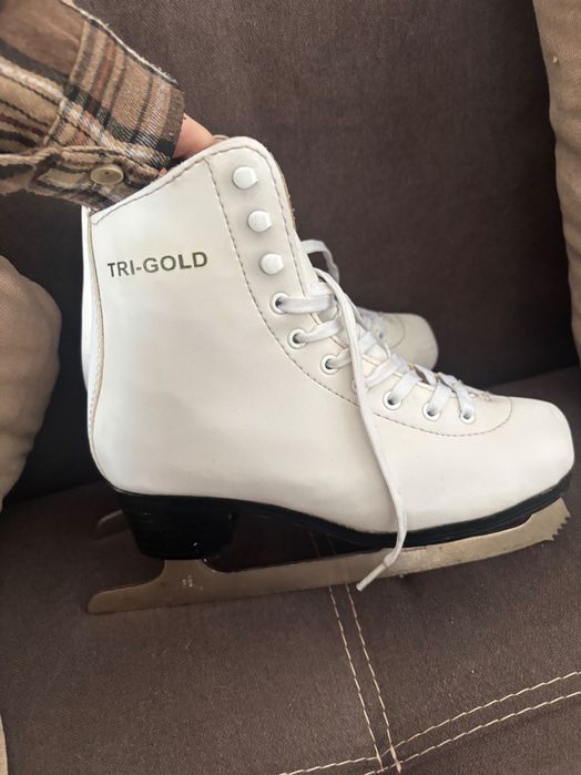 Фигурные коньки б/у в рабочем состоянии