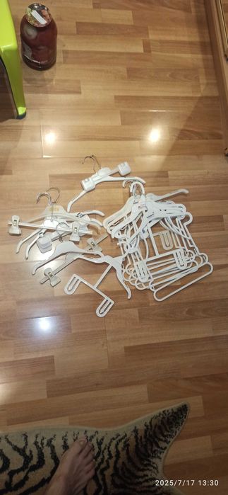 Вешалки для одежды