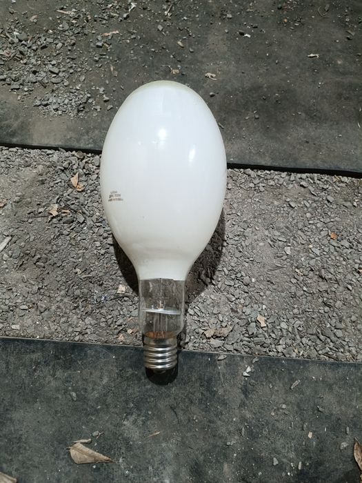 Продам лампы ДРЛ 700 новые