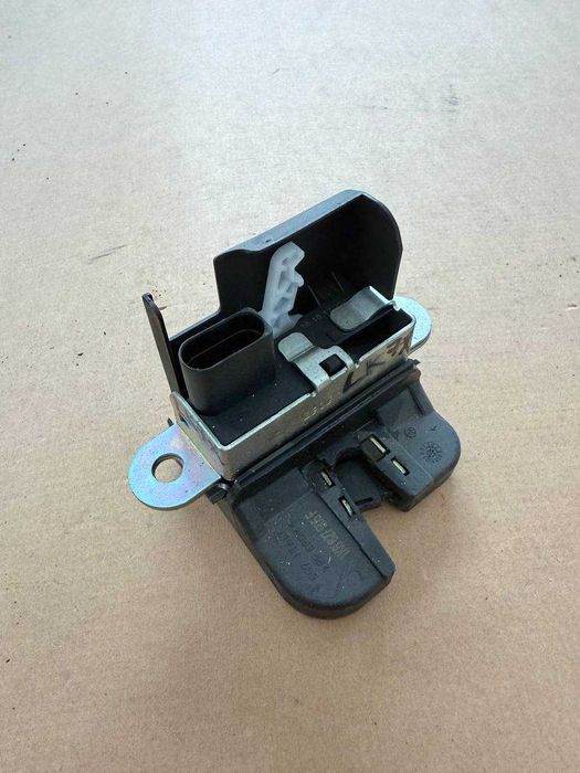 Broasca incuietoare haion portbagaj gama VW volkswagen passat golf tiguan touran
