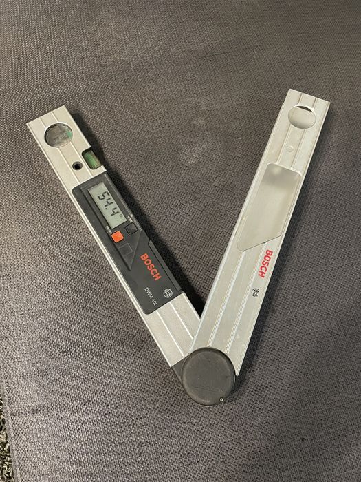 Boloboc. De unghi electronic bosch